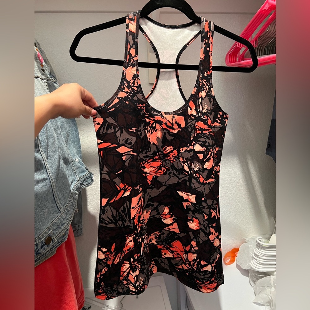 🍋LULULEMON, Black & orange patterned racerback shirt, Size 4, EUC